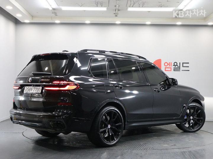 BMW X7 G07 M60i xDrive M Sport 5