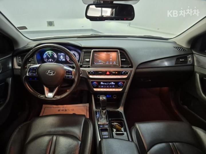 Hyundai Sonata New Rise Hybrid 2.0 HEV Premium 8