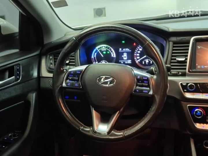 Hyundai Sonata New Rise Hybrid 2.0 HEV Premium 10