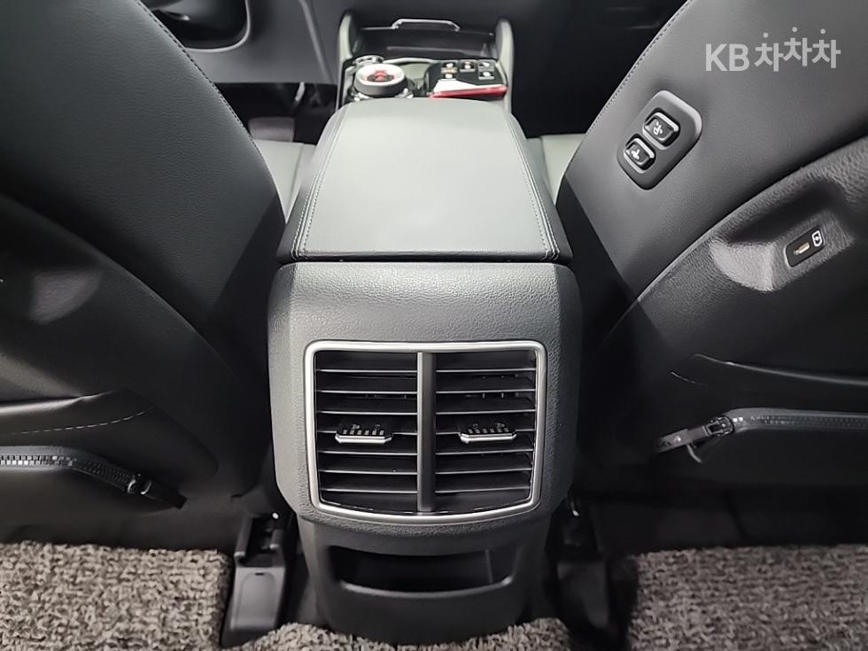 2022 - kia sportage
