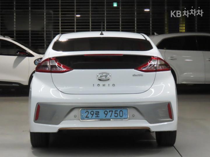 Hyundai IONIQ Electric N 4
