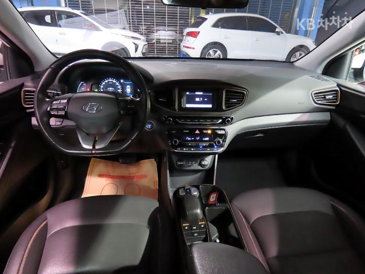 Hyundai IONIQ Electric N 6