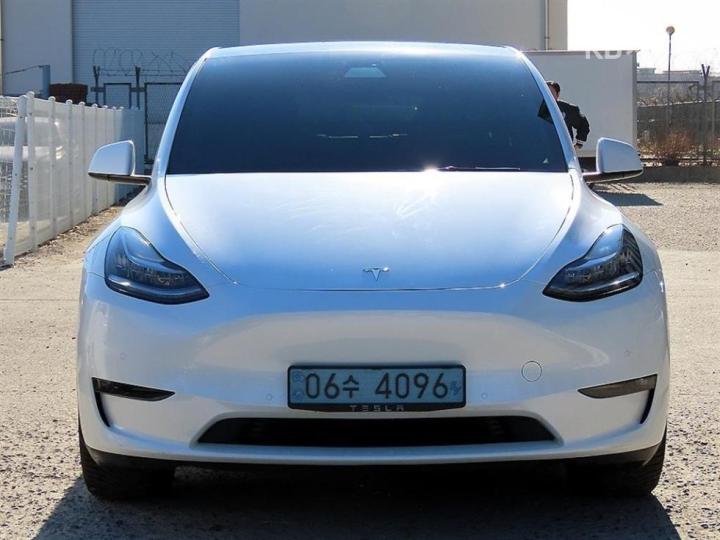 Tesla Model Y Long Range 2