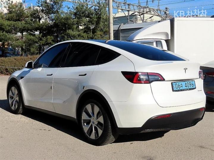 Tesla Model Y Long Range 4