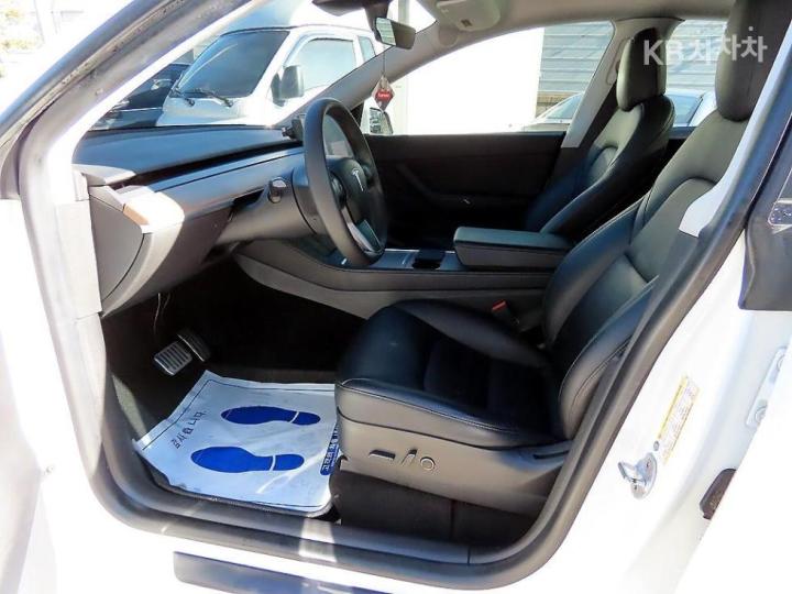 Tesla Model Y Long Range 6