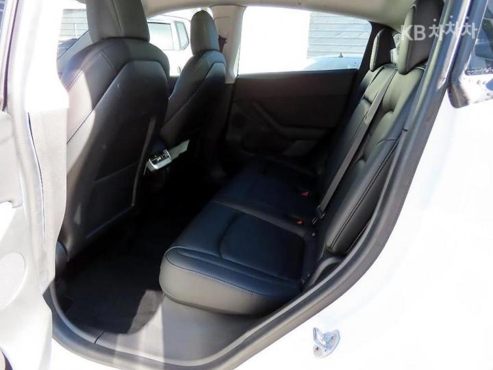 Tesla Model Y Long Range 7