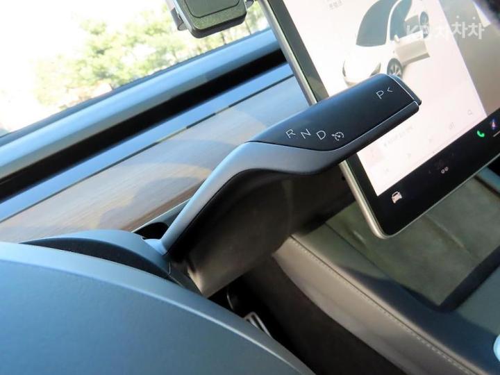 Tesla Model Y Long Range 10