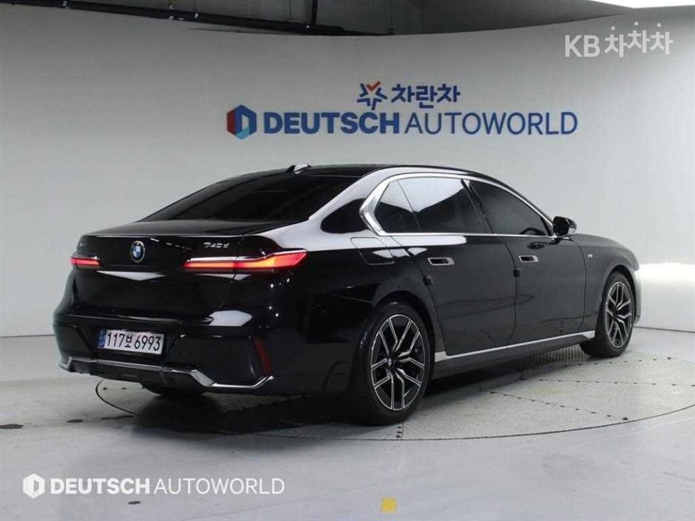BMW 7er — miniaturë 3