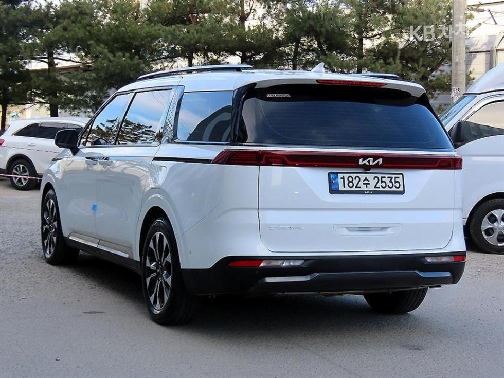 2023 - kia carnival