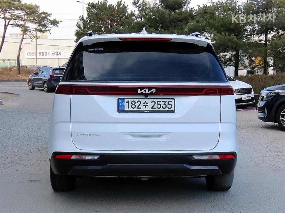 2023 - kia carnival