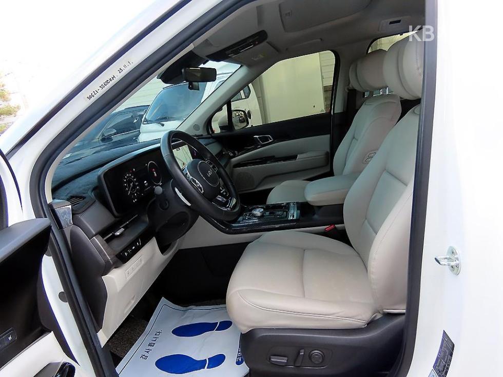 2023 - kia carnival