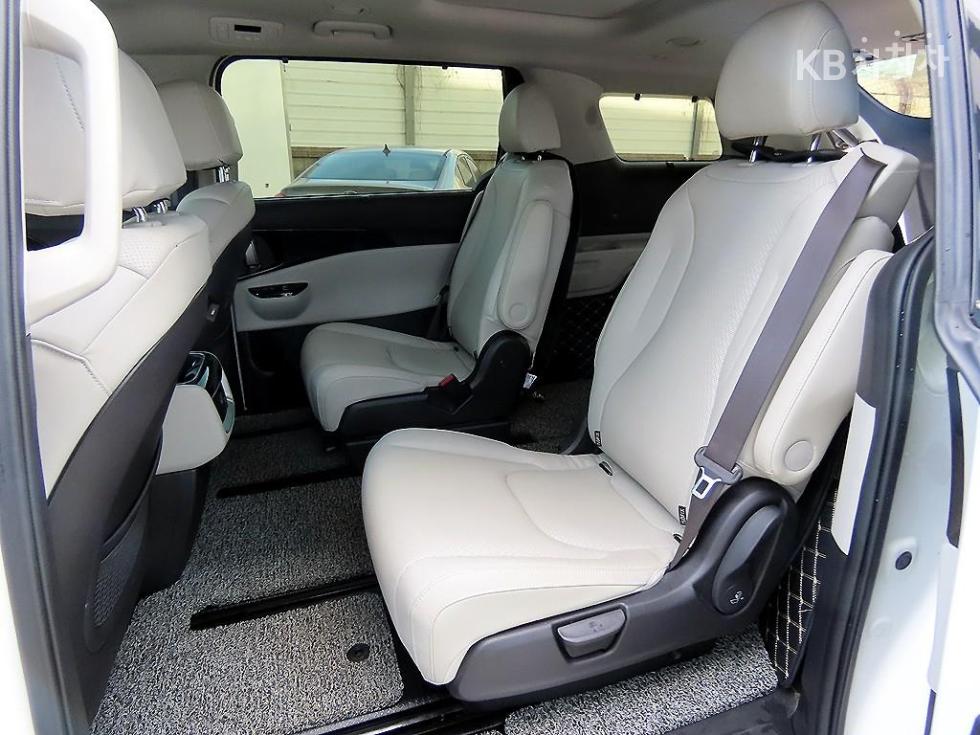 2023 - kia carnival