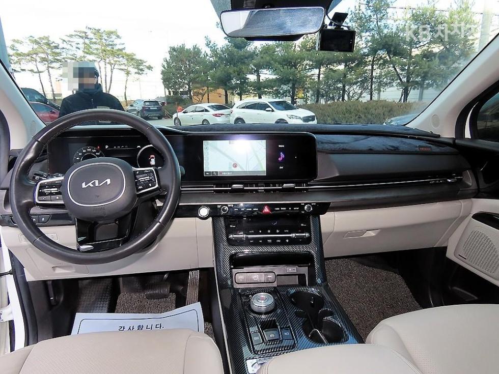 2023 - kia carnival