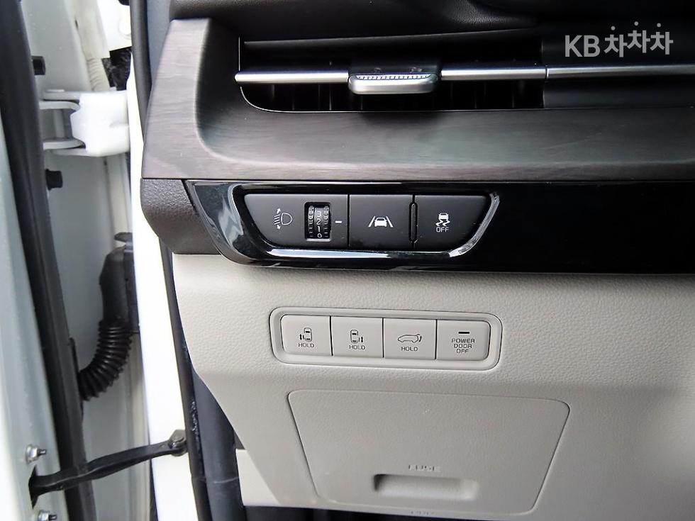 2023 - kia carnival
