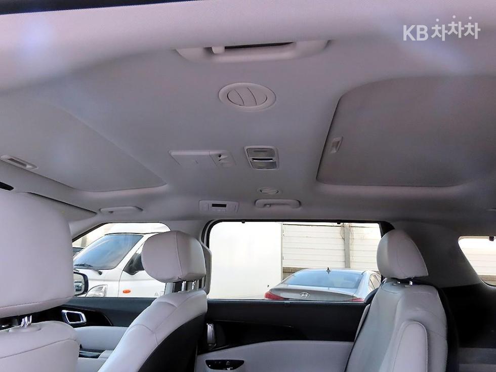 2023 - kia carnival