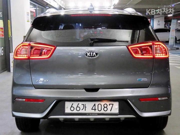 Kia Niro 1.6 Noblesse 6