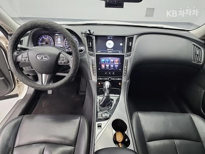 Infiniti Q50 2.2d Premium 8