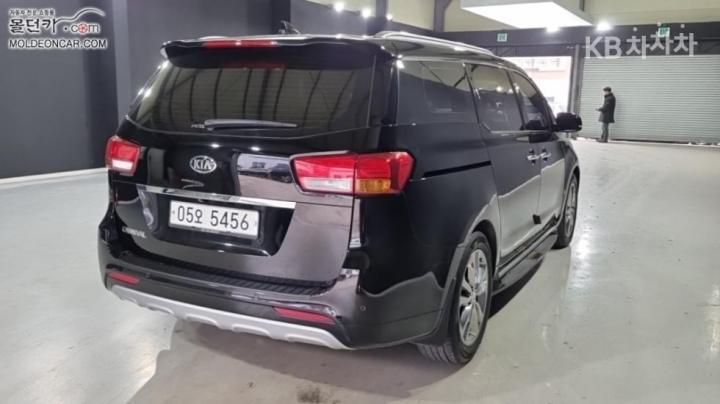Kia Carnival 2.2 Diesel Noblesse Special 3
