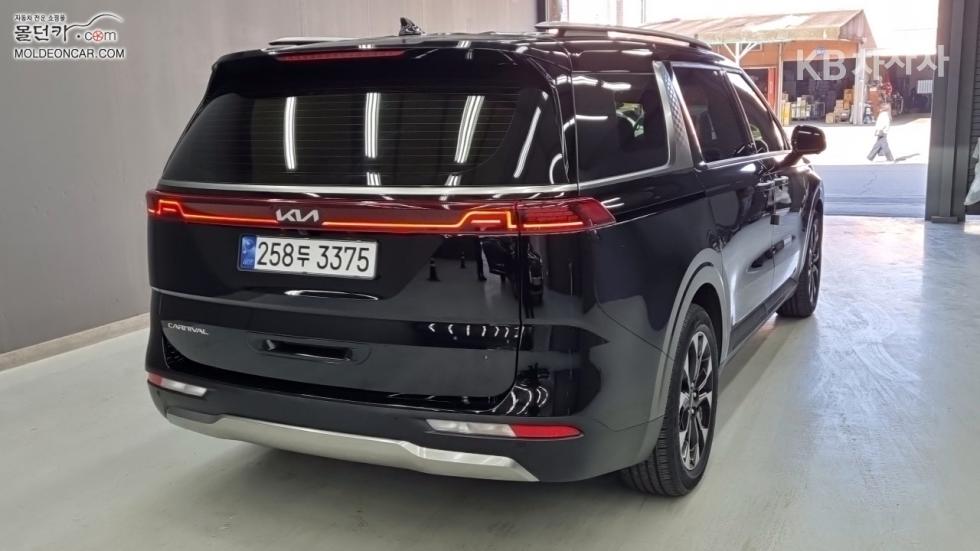 2022 - kia carnival