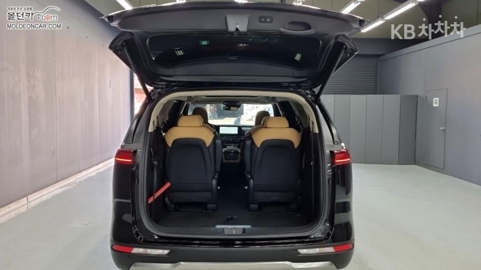 2022 - kia carnival
