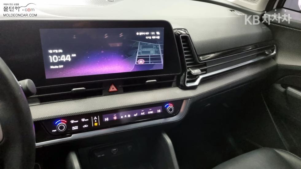 2023 - kia sportage
