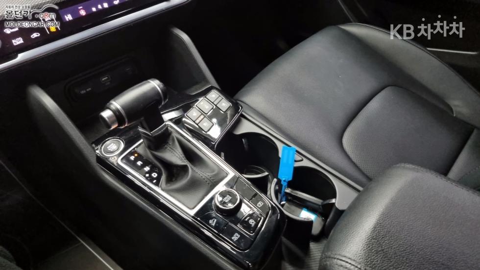 2023 - kia sportage