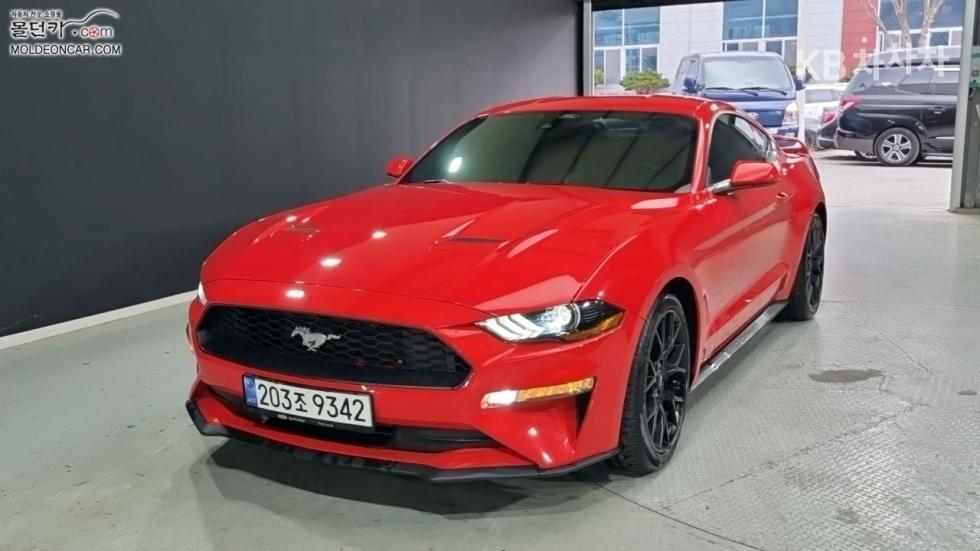 2022 ford mustang