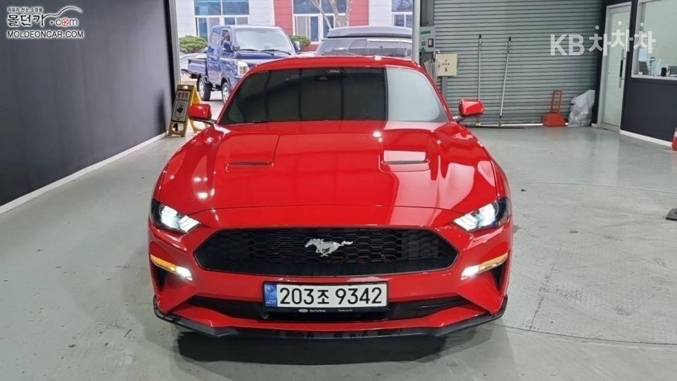 2022 - ford mustang