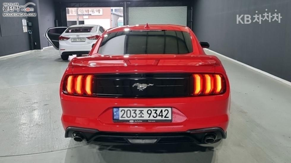 2022 - ford mustang