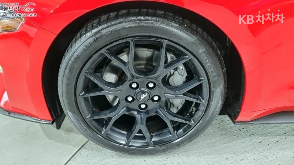 2022 - ford mustang