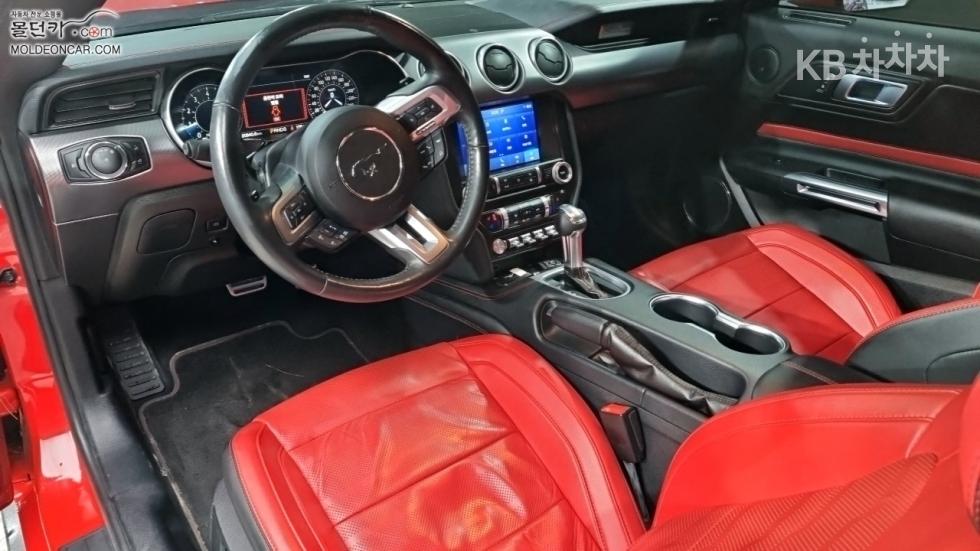 2022 - ford mustang