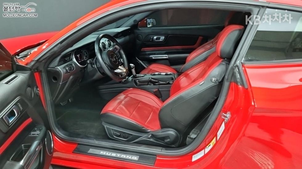 2022 - ford mustang