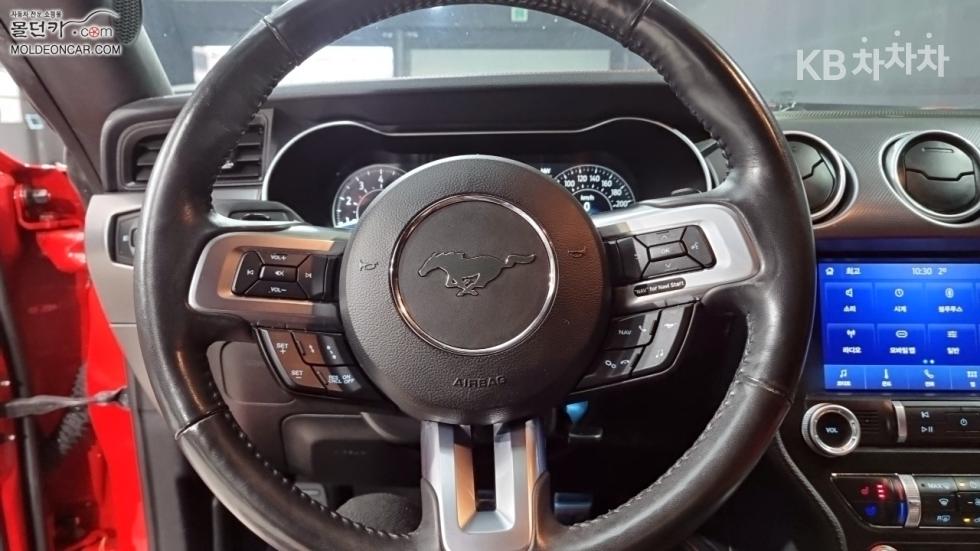 2022 - ford mustang