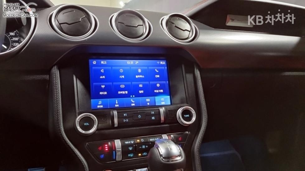 2022 - ford mustang