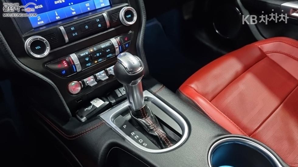 2022 - ford mustang