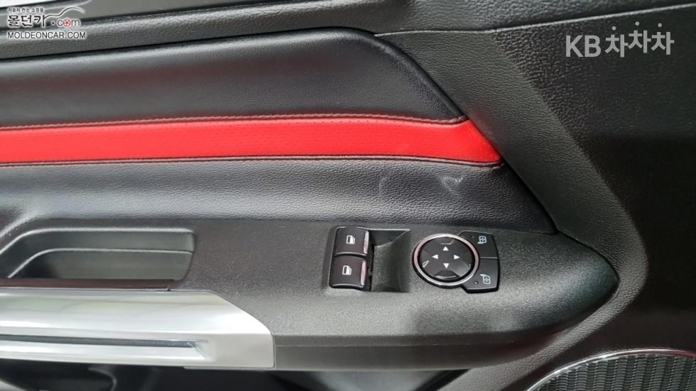 2022 - ford mustang