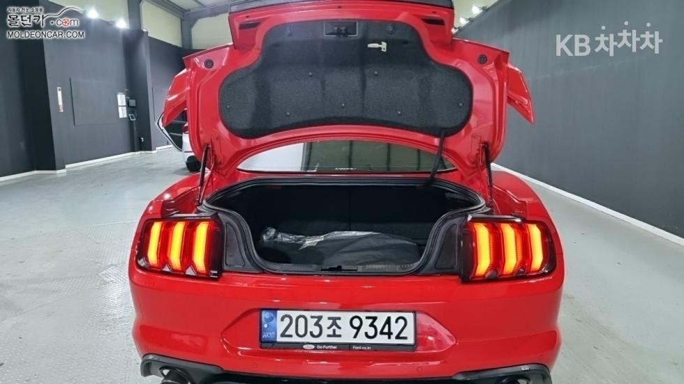 2022 - ford mustang