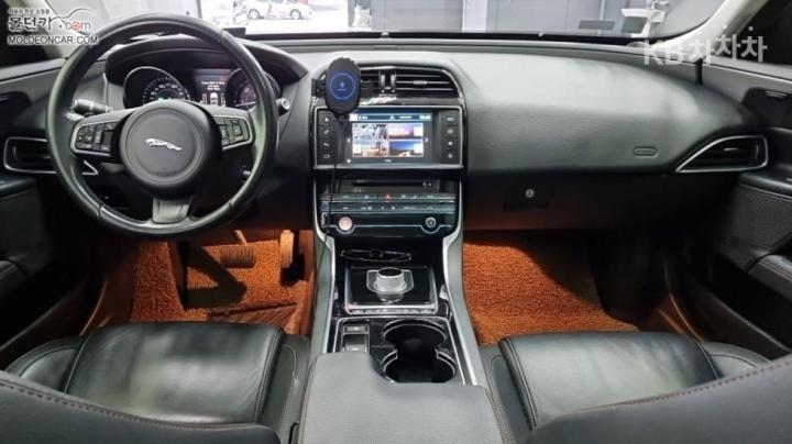 Jaguar XE 2.0 Diesel PORTFOLIO 8