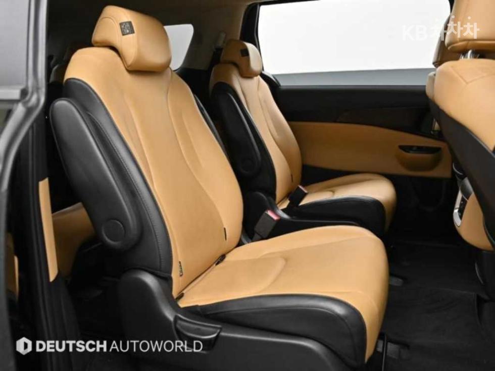 2023 - kia carnival