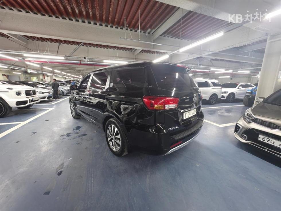 2018 - kia carnival
