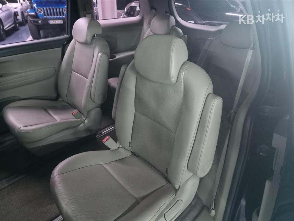 2018 - kia carnival