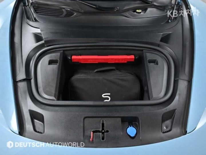 Porsche Taycan Base 8