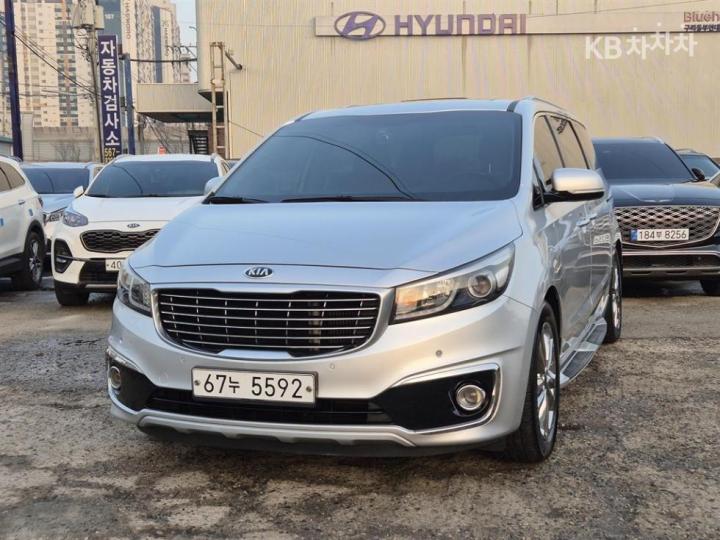 Kia Carnival 2.2 Diesel Prestige 2