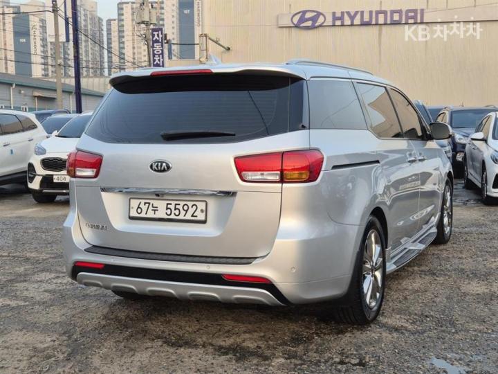 Kia Carnival 2.2 Diesel Prestige 4