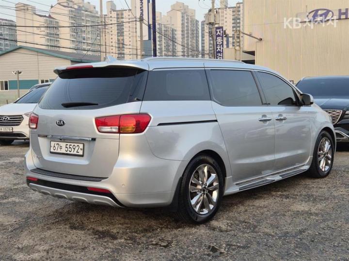 Kia Carnival 2.2 Diesel Prestige 5
