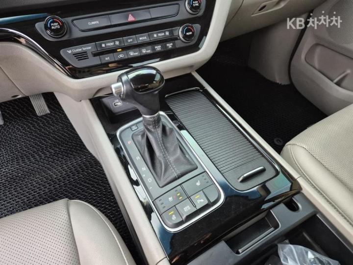 Kia Carnival 2.2 Diesel Prestige 10