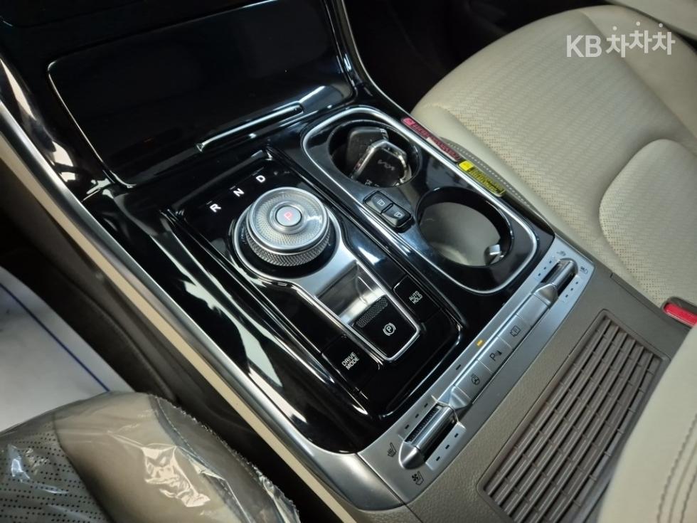 2023 - kia carnival