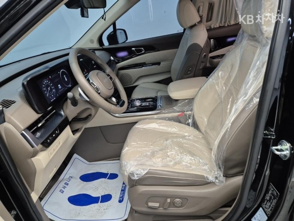 2023 - kia carnival