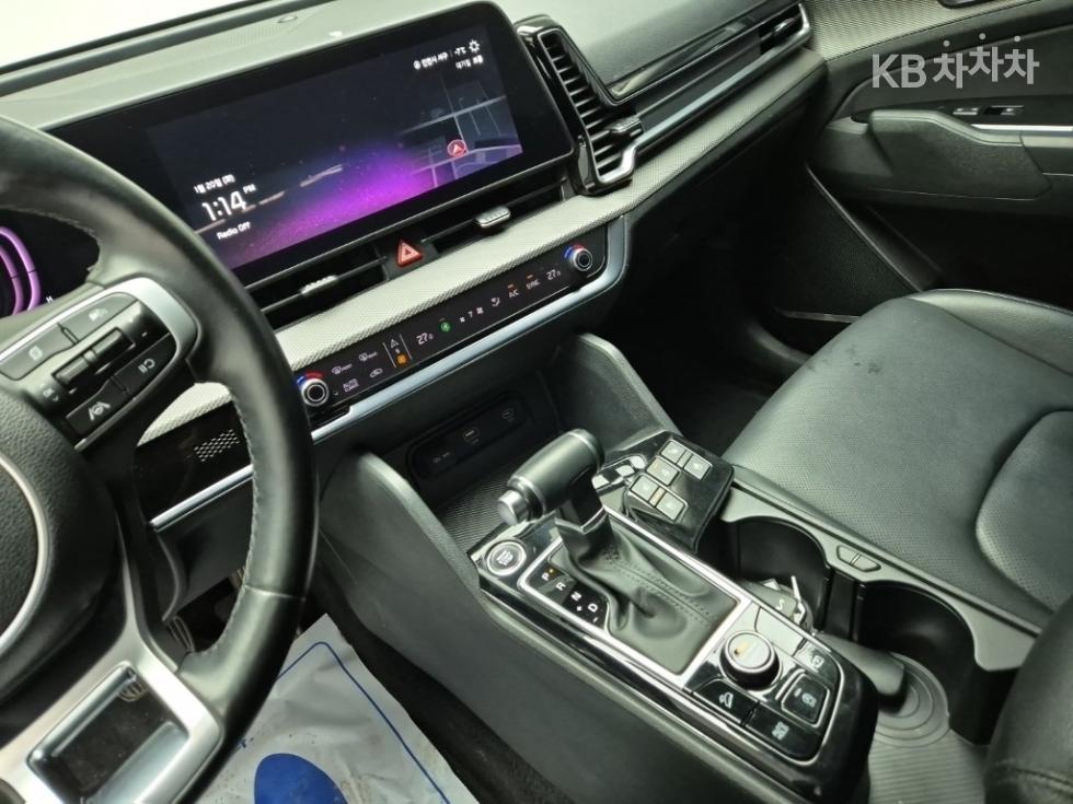 2023 - kia sportage