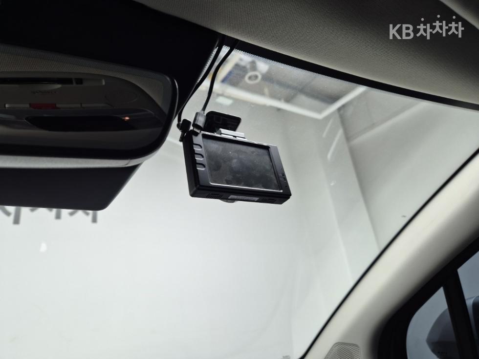 2023 - kia sportage